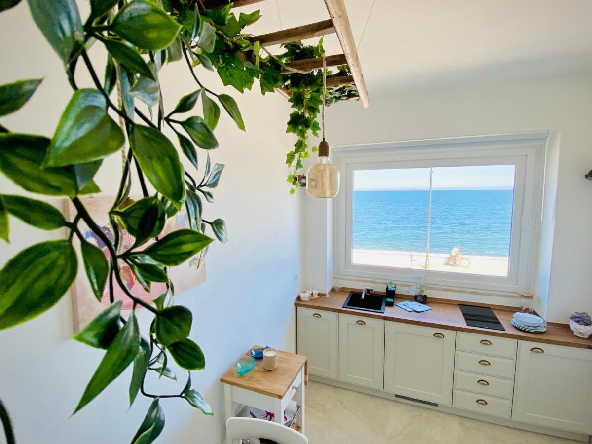 Apartment Seafront Holidays & Workstays *