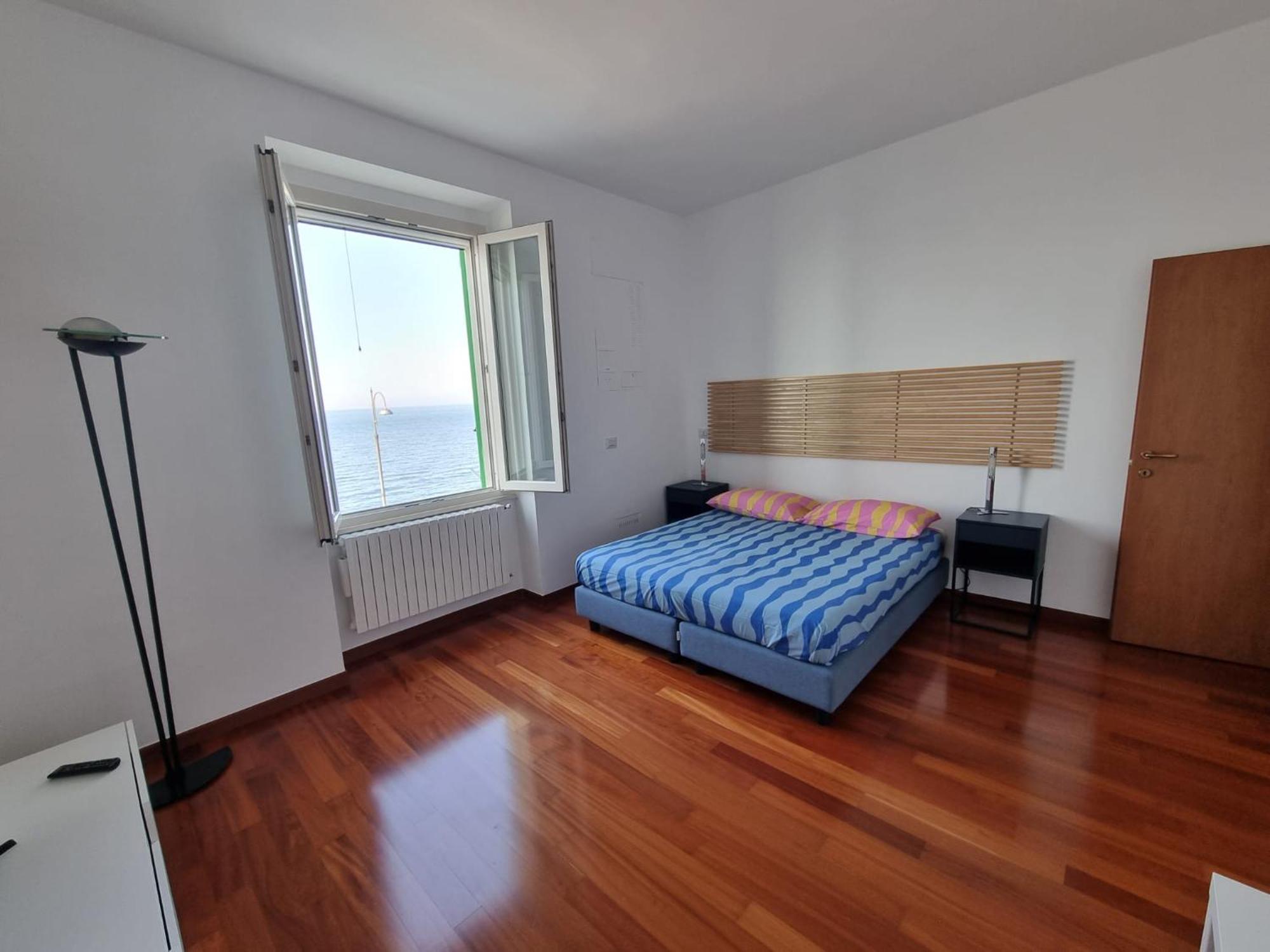 Apartment Seafront Holidays & Workstays *
