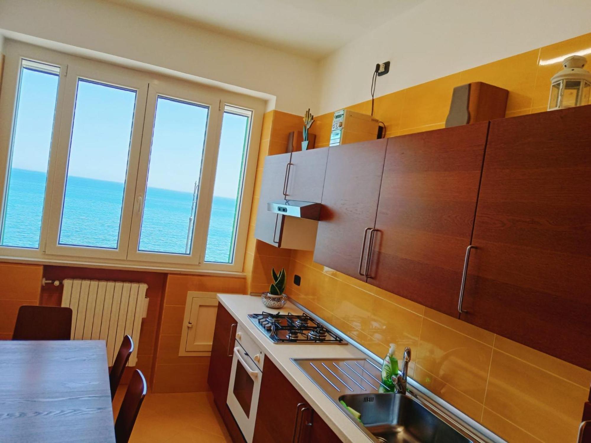 Seafront Holidays & Workstays Apartment