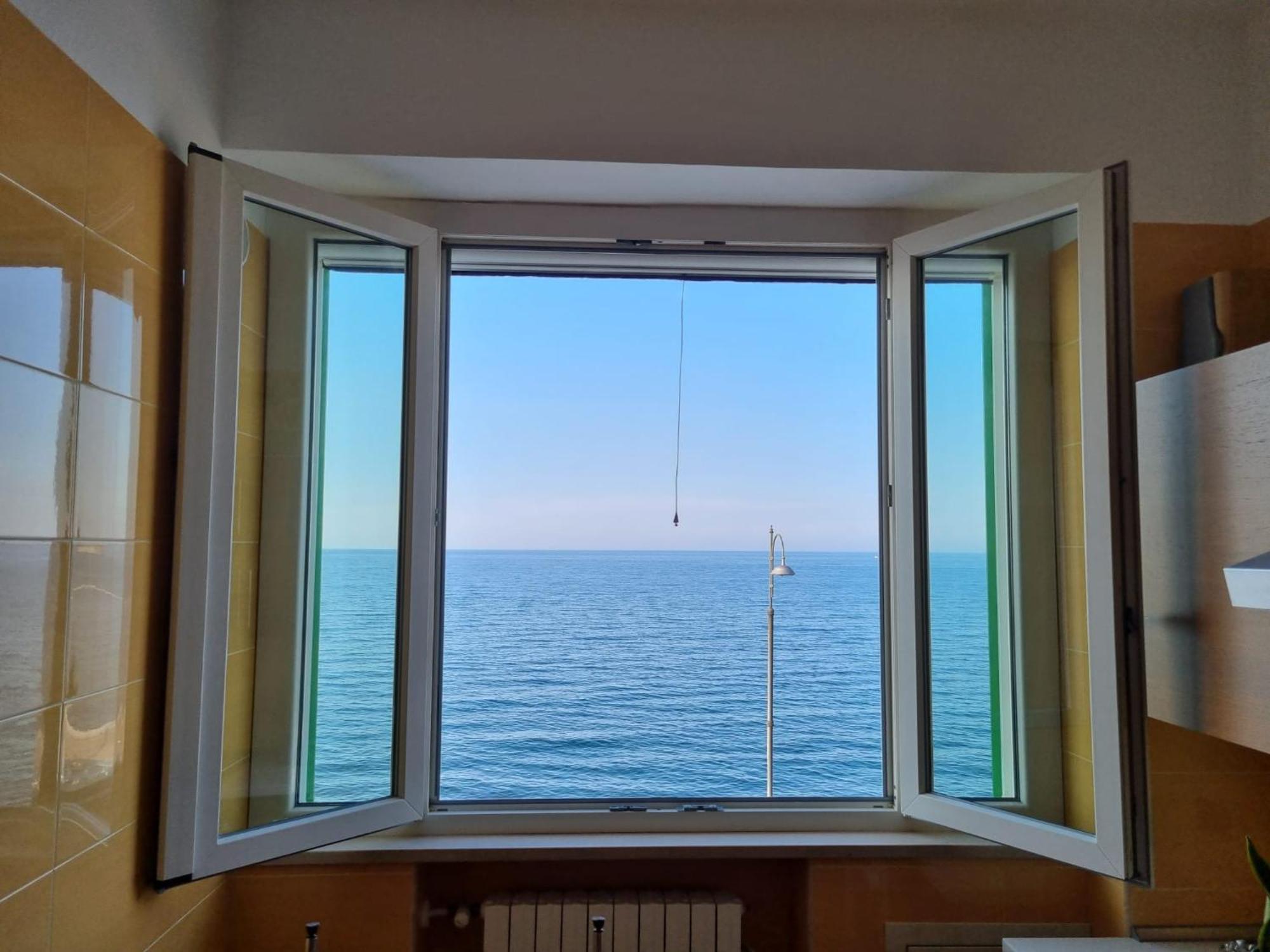Seafront Holidays & Workstays Apartment